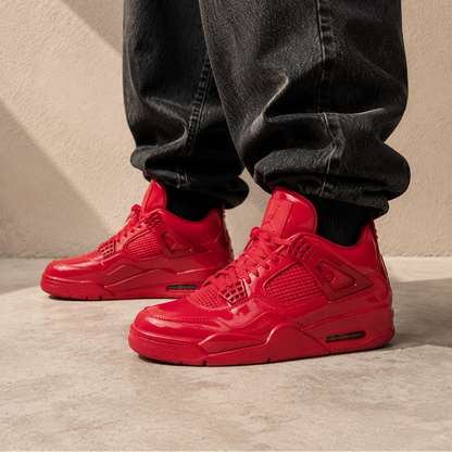 Air Jordan 4 11Lab4 University Red baskets homme et femme en cuir verni rouge bleu, détail tige