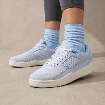 Air Jordan Flight Court Hydrogen Blue baskets basses homme et femme en daim bleu, détail tige