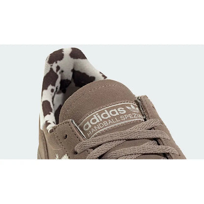 Sneakers basses Adidas Handball Spezial chalky brown cow print unisexe