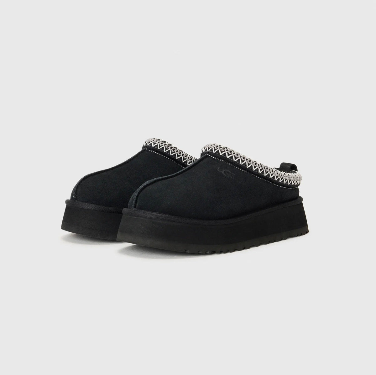 UGG Tazz II Black chaussons à plateforme femme en daim et peau de mouton noir, vue de face