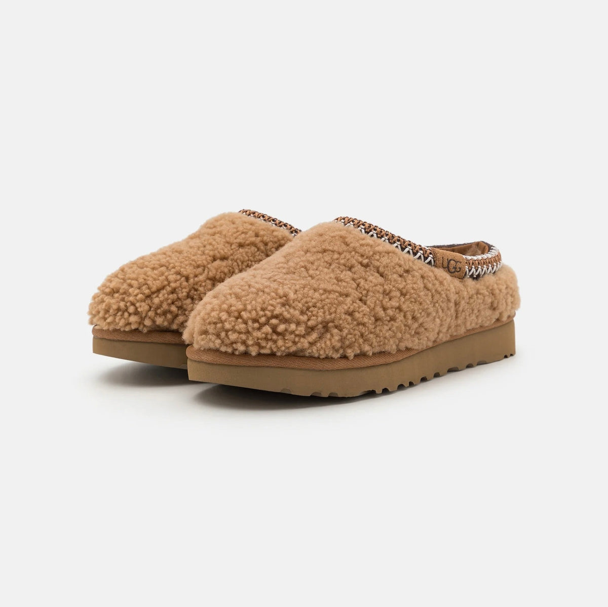 UGG Tasman Maxi Curly Chestnut chaussons femme en daim et peau de mouton marron chestnut, vue de face