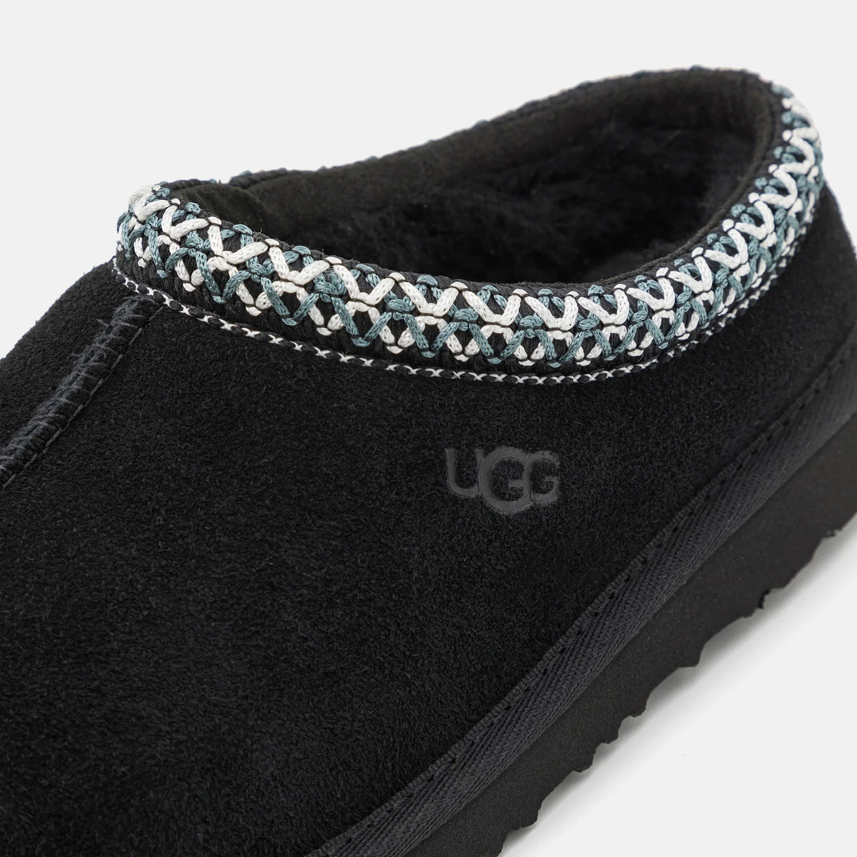 UGG Tasman II Black chaussons homme et femme en daim et peau de mouton noir, vue de face
