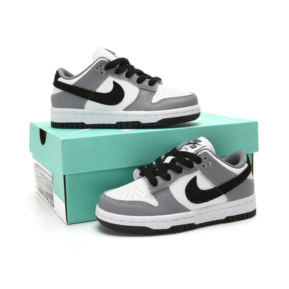 Nike Dunk Low Black & Grey baskets basses enfant en cuir noir gris, vue de face