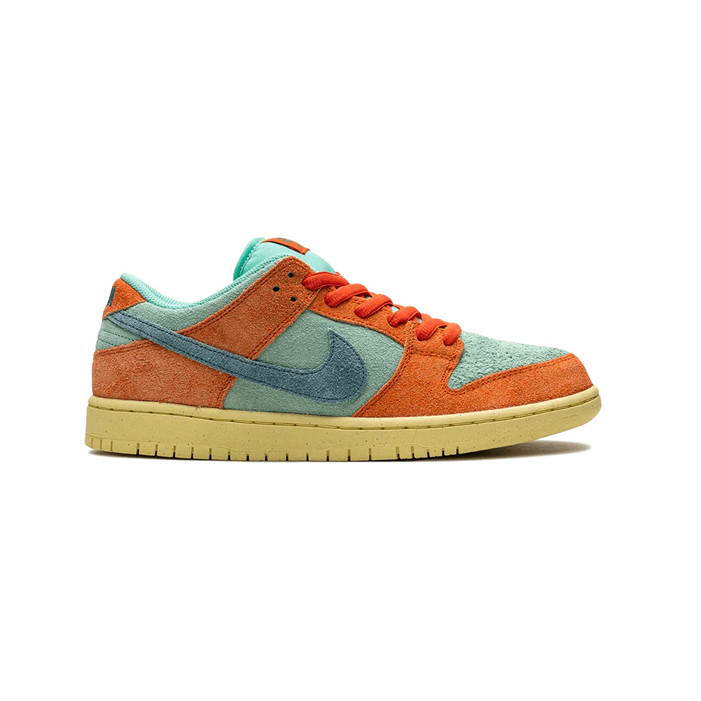 nike dunk low sb orange emerald rise baskets vue latérale