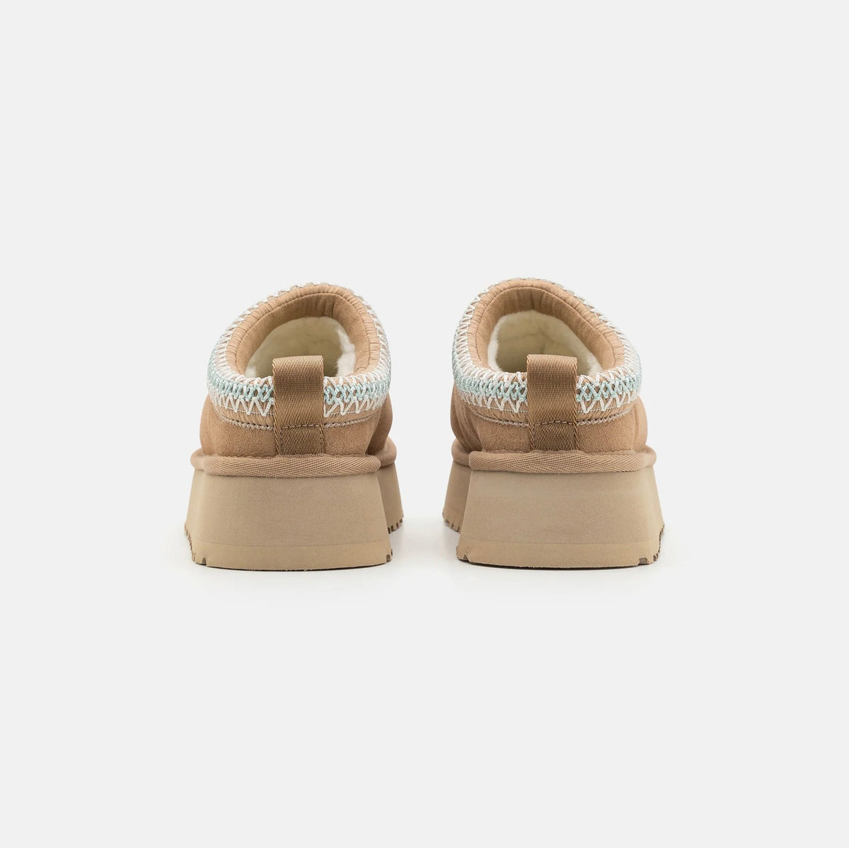 UGG Tazz Sand chaussons à plateforme femme en daim et peau de mouton beige sable, détail semelle