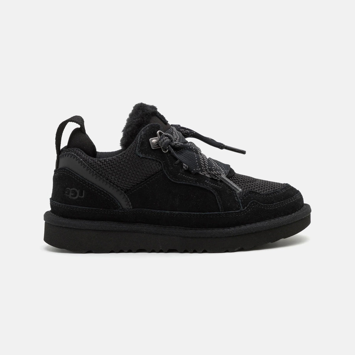 UGG Lowmel Black baskets enfant en daim et textile recyclé noir, vue de profil