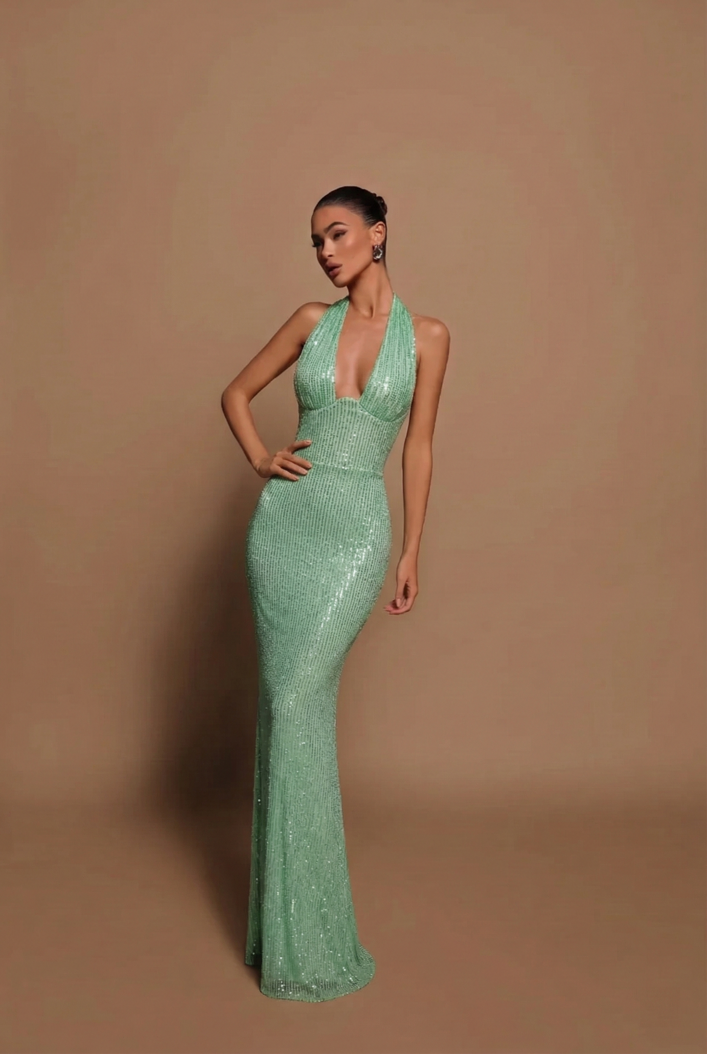 Robe Maxi Femme à Sequins Col Halter – Coupe Moulante Décolleté V