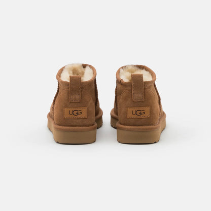 UGG Classic Ultra Mini Chestnut bottines fourrées femme en daim et peau de mouton marron chestnut, détail semelle