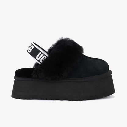 UGG Funkette Black sabots à plateforme femme en daim et peau de mouton noir, vue de profil