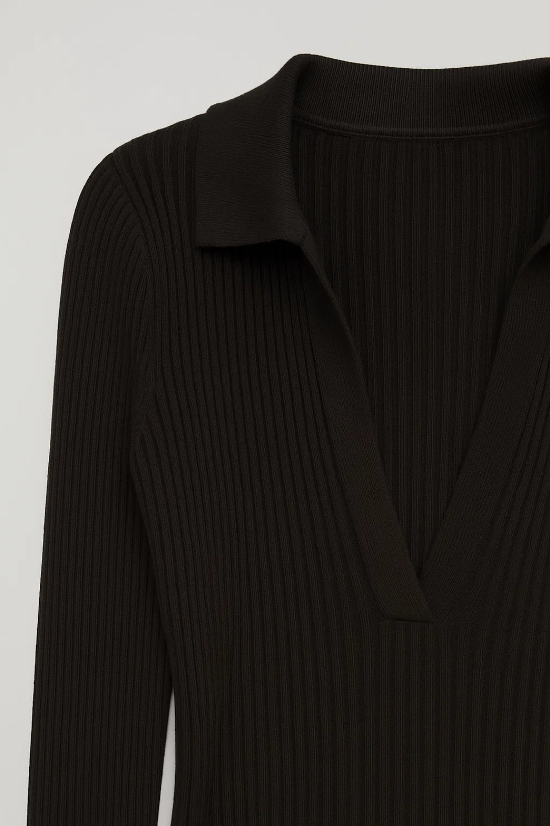 Robe Maxi Femme en Coton Côtelé – Col V Profond et Coupe Ajustée