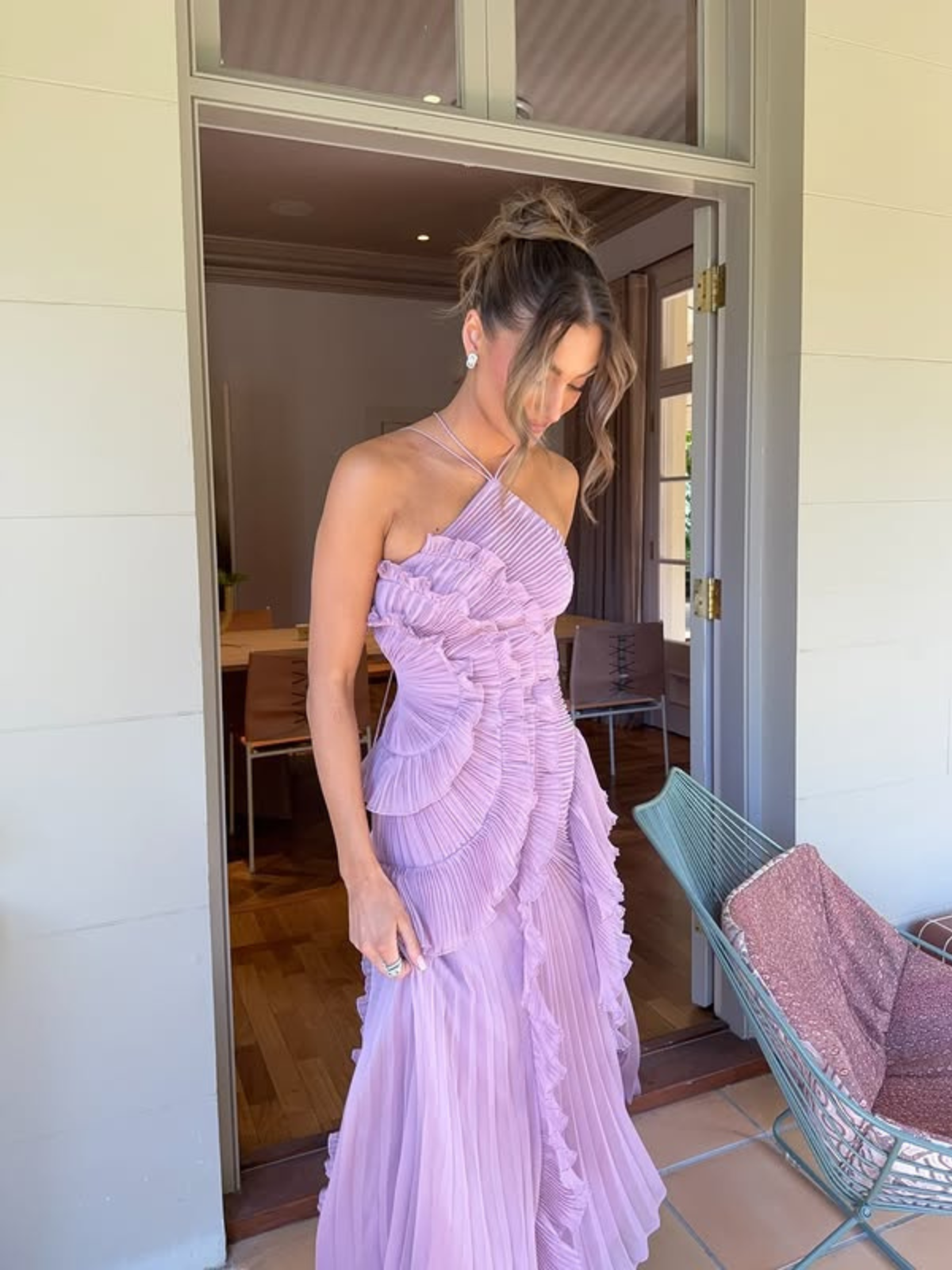 Robe Midi Femme à Col Licou Plissée – Détails Volants Élégants