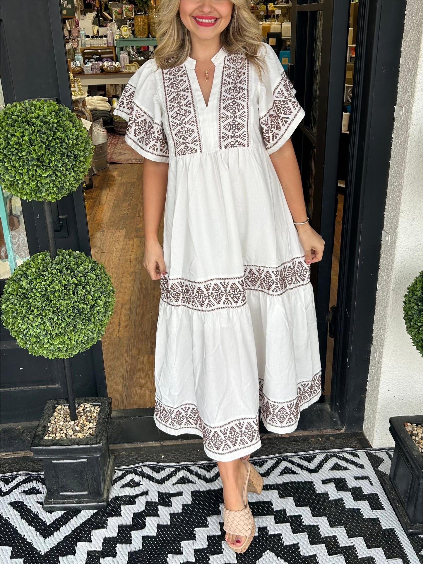 Robe Midi Bohème Femme en Coton – Col V Détails Brodés