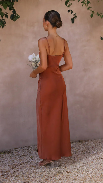 Laura | Robe nuisette maxi en satin de printemps pour femme