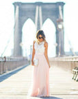 Robe Longue Femme en Dentelle et Mesh – Taille Cintrée et Coupe Élégante