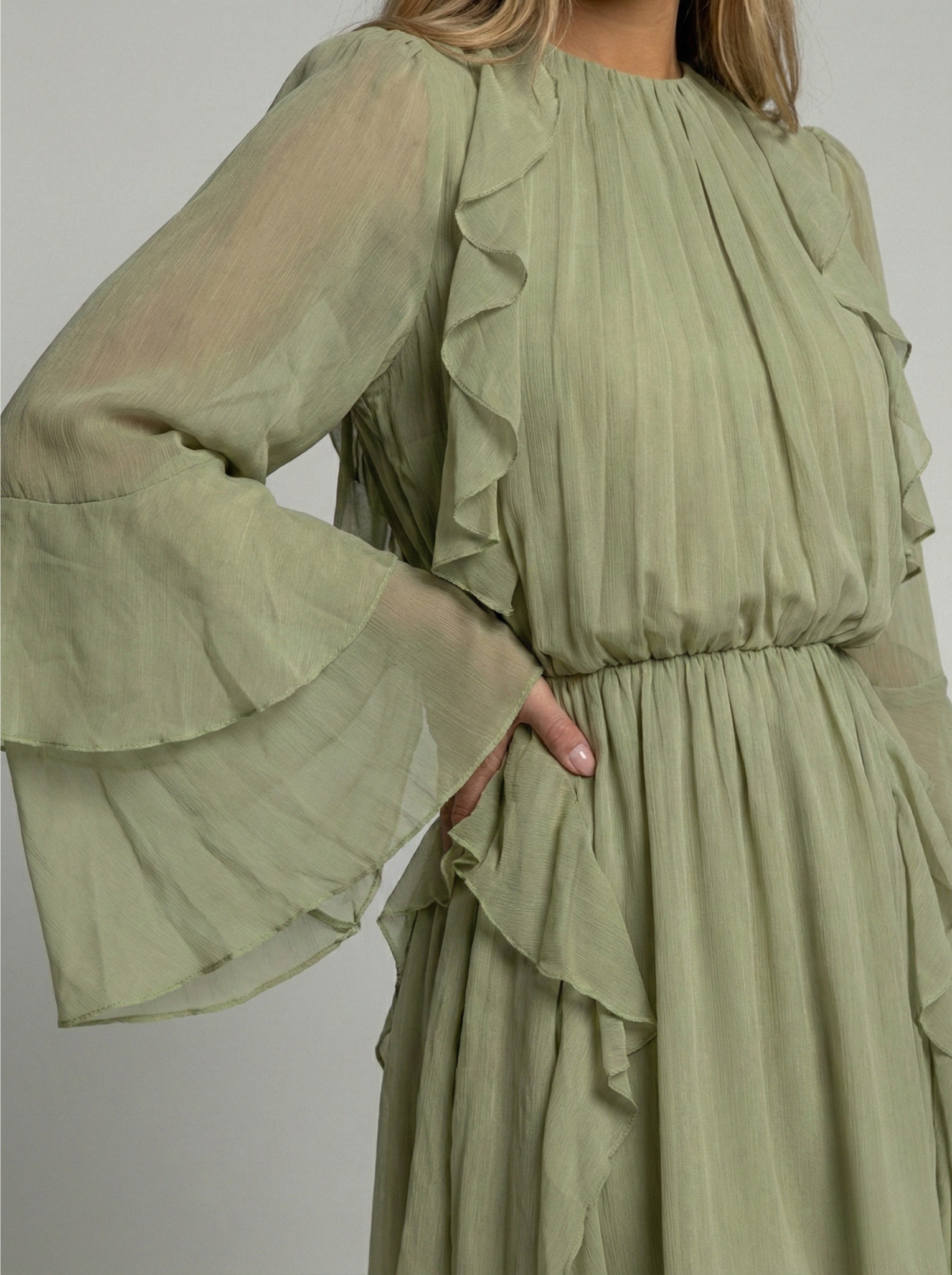 Robe Mini Femme en mousseline, à volants, coupe moulante – Menvelo