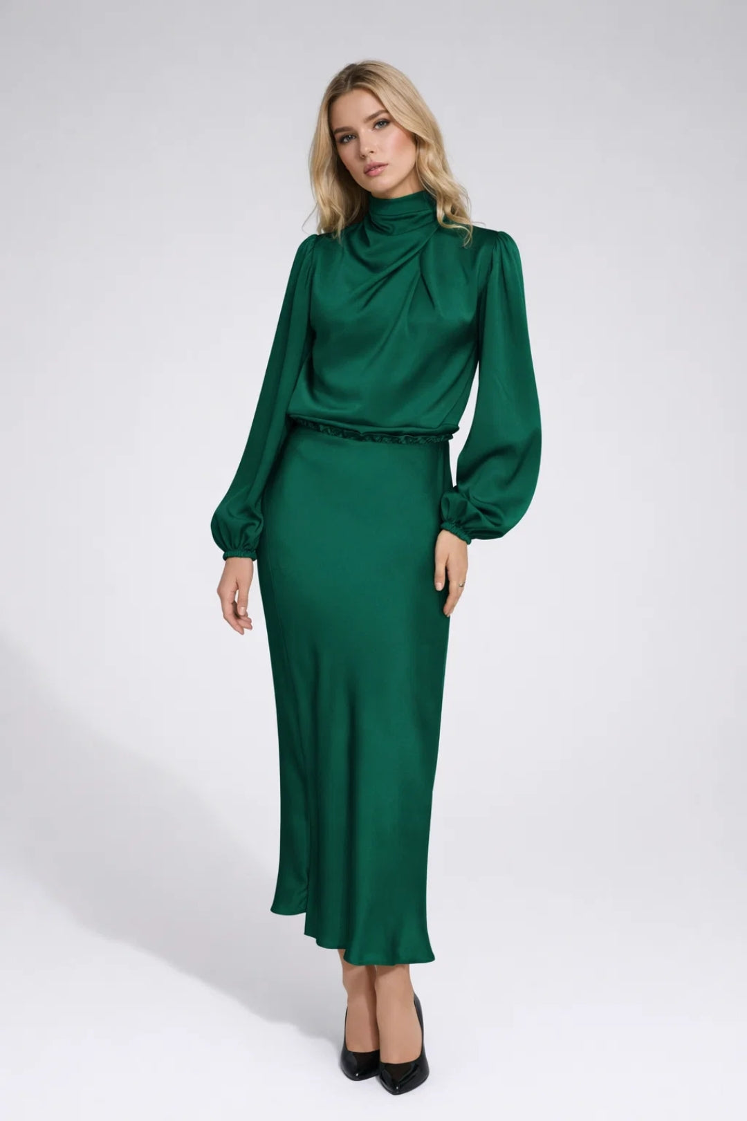 Robe Midi Femme Satinée – Col Montant Manches Longues Élégante