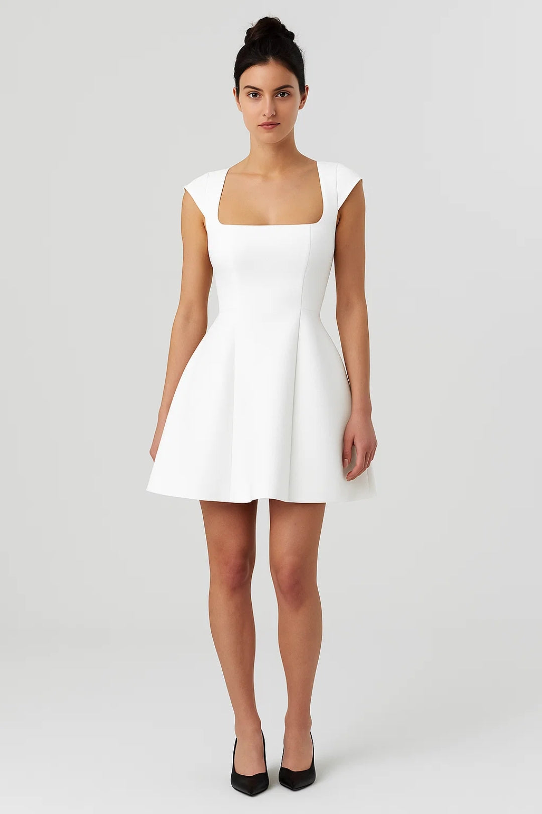 Robe Mini Femme en tissu léger, à bretelles, coupe fluide – Menvelo