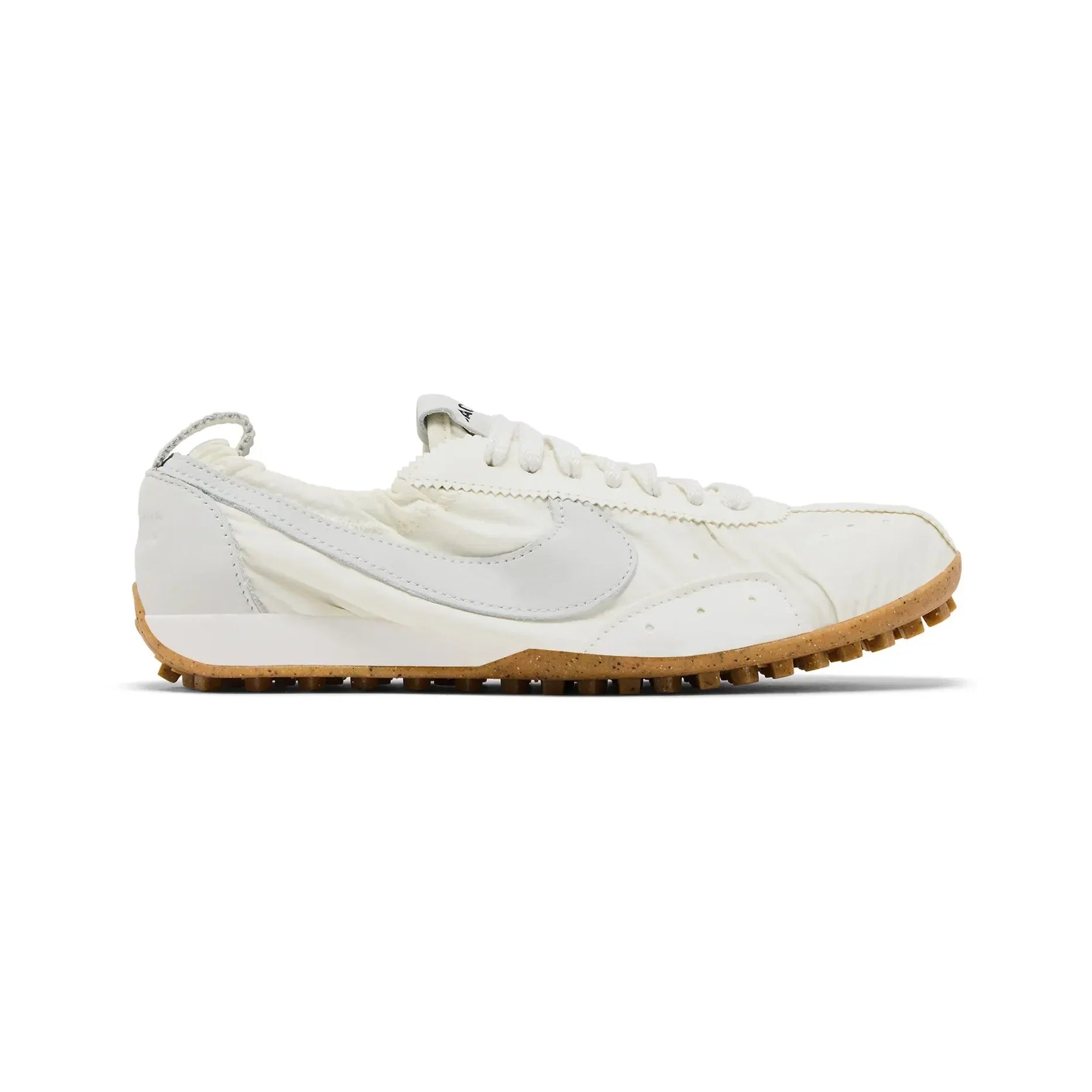 Nike Moon Shoe SP Jacquemus Soft Pearl, Baskets Rétro Running Unisexe – photo 1