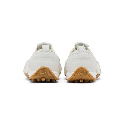 Nike Moon Shoe SP Jacquemus Soft Pearl, Baskets Rétro Running Unisexe – photo 3