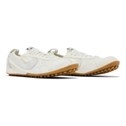 Nike Moon Shoe SP Jacquemus Soft Pearl, Baskets Rétro Running Unisexe – photo 2