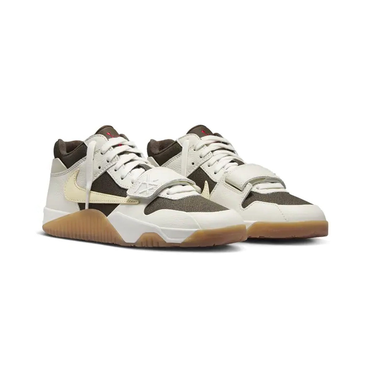 Jordan Jumpman Jack Travis Scott Sail baskets homme en daim blanc, vue de face