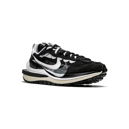 Nike VaporWaffle x Sacai Black and White, Baskets Lifestyle Unisexe – photo 2