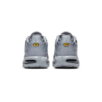 Nike Air Max Plus TN Wolf Grey baskets homme et femme en mesh et TPU gris, détail semelle