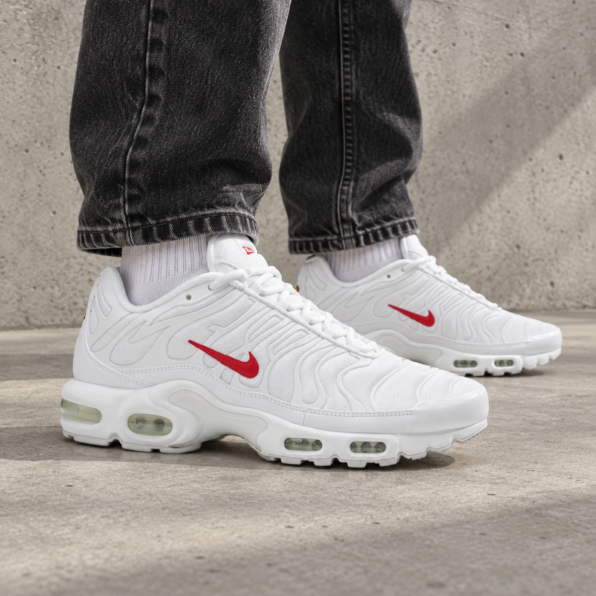 Nike Air Max Plus TN x Supreme White Speed Red baskets homme et femme en mesh et TPU blanc rouge, vue arrière