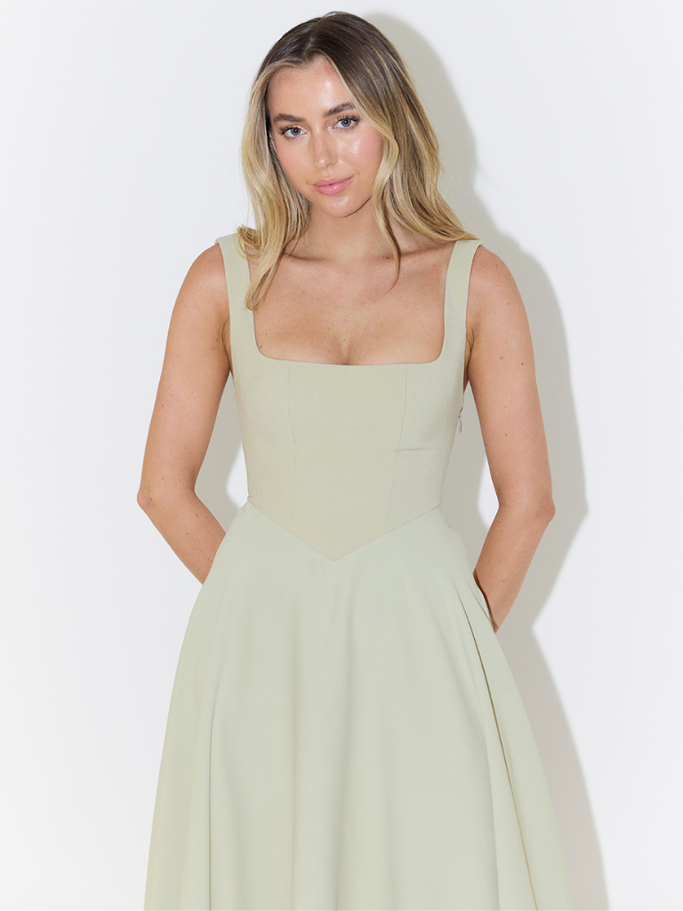 Robe midi femme col carré – coupe évasée sans manches