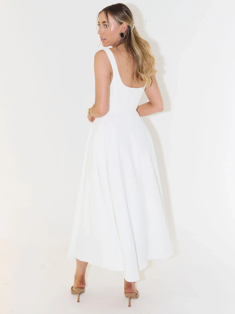 Robe midi femme col carré – coupe évasée sans manches