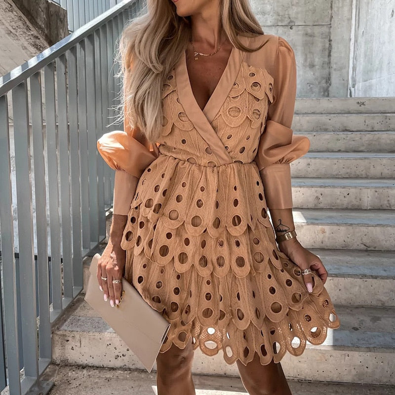 Robe Mini Femme en tissu léger, jupe évasée, coupe moulante – Menvelo