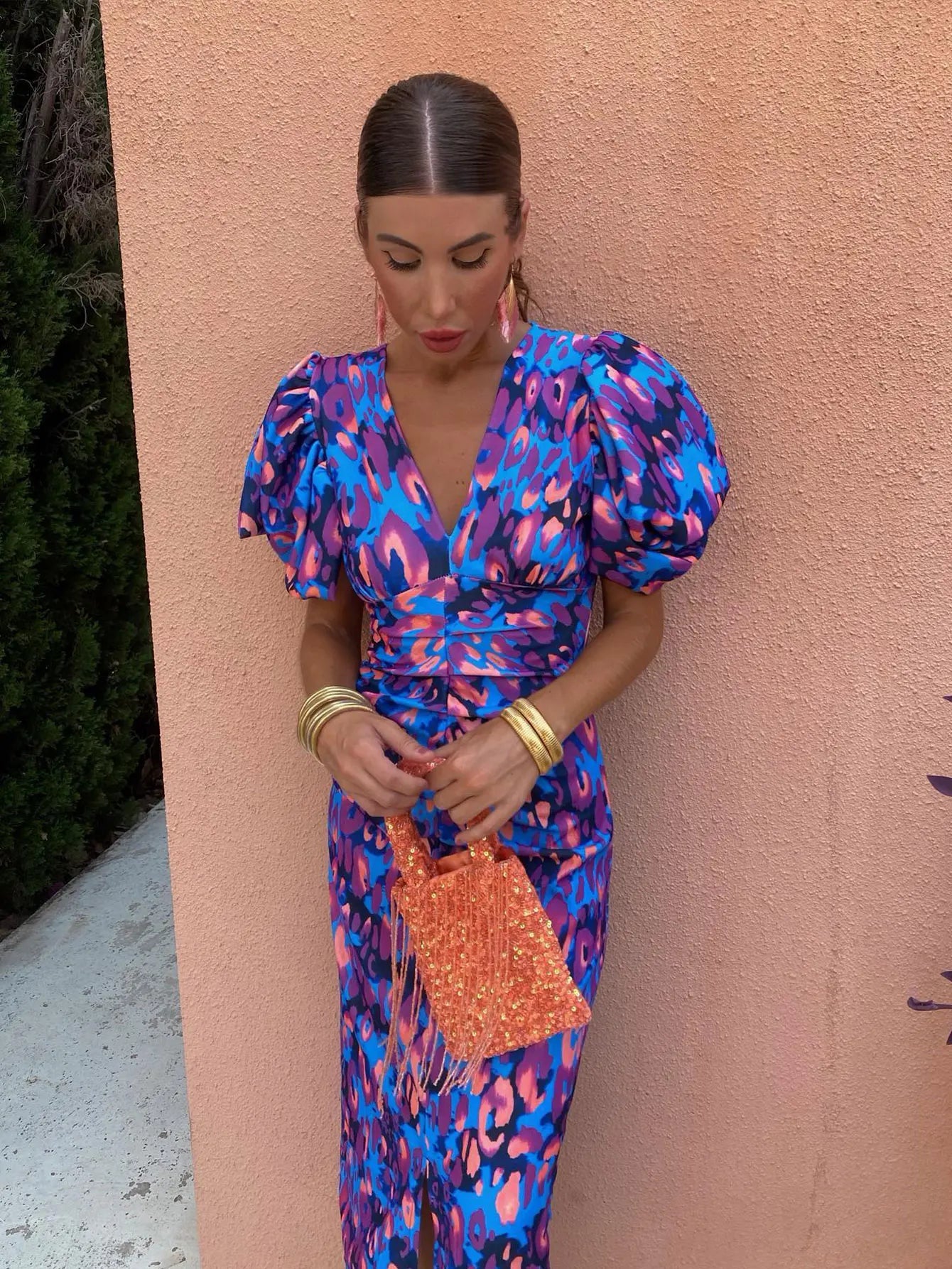 Robe Midi Légère à Manches Bouffantes pour Femme – Col V Coupe Ajustée