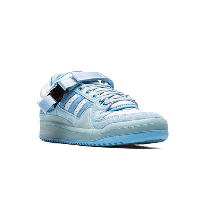 Adidas Forum Low x Bad Bunny Blue Tint baskets basses homme et femme en cuir bleu, vue de face