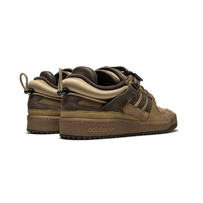 Adidas Forum Low x Bad Bunny The First Cafe baskets basses homme et femme en cuir marron, détail semelle