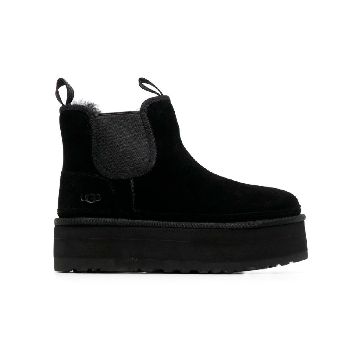 UGG Neumel Plateforme Chelsea Black bottines chelsea à plateforme femme en daim et peau de mouton noir, vue de profil