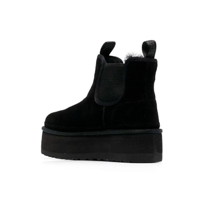 UGG Neumel Plateforme Chelsea Black bottines chelsea à plateforme femme en daim et peau de mouton noir, détail semelle
