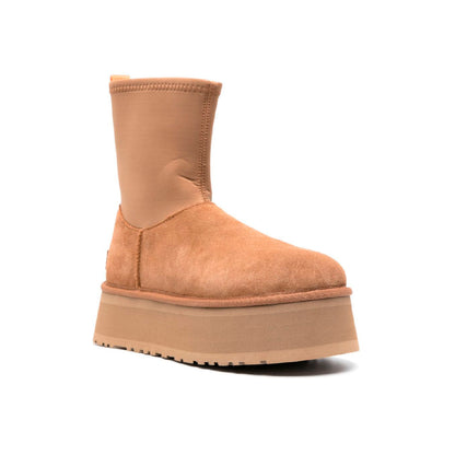 UGG Classic Dipper Boot Camel bottines fourrées femme en daim et peau de mouton camel, vue de face