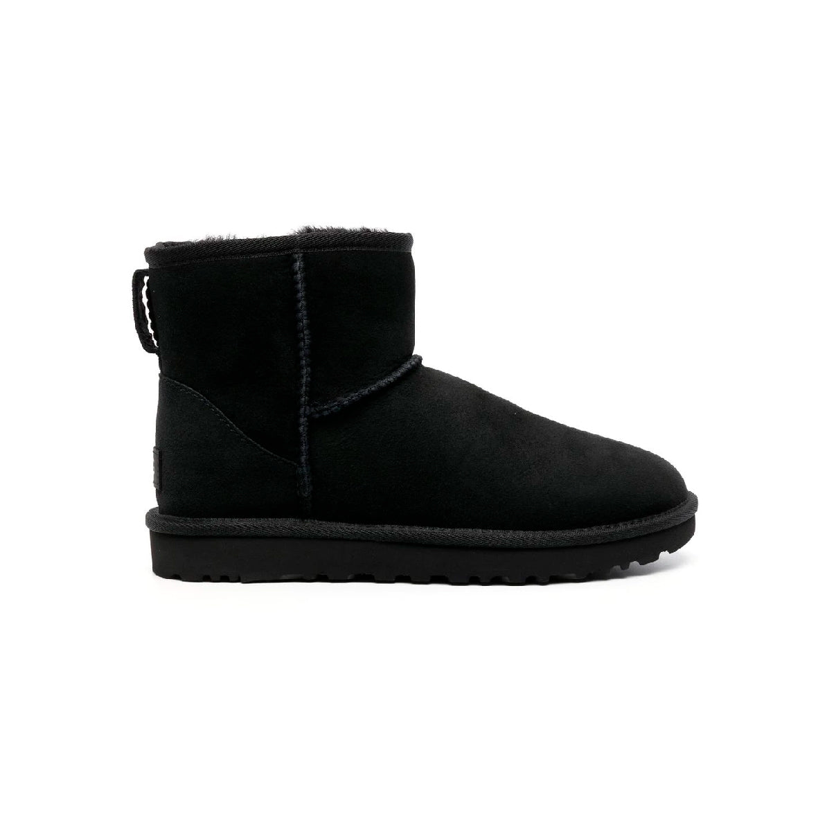 UGG Classic Black bottes fourrées femme en daim et peau de mouton noir, vue de profil