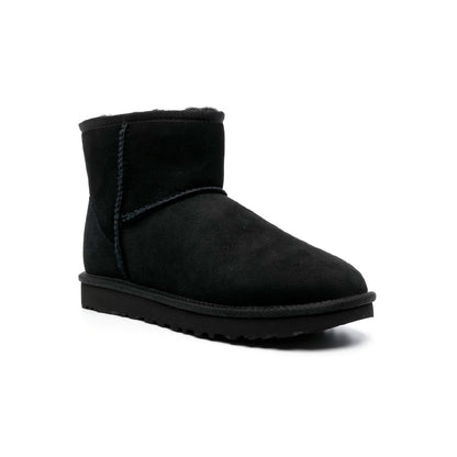 UGG Classic Black bottes fourrées femme en daim et peau de mouton noir, vue de face