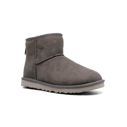 UGG Classic Grey bottes fourrées femme en daim et peau de mouton gris, vue de face