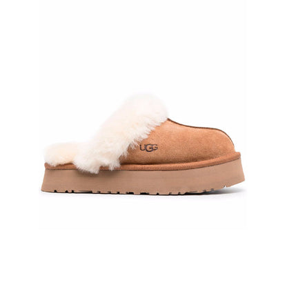 UGG Disquette Plateforme Camel sabots fourrés femme en daim et peau de mouton camel, vue de profil