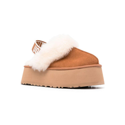 UGG Funkette Plateforme Camel sabots à plateforme femme en daim et peau de mouton camel, vue de face