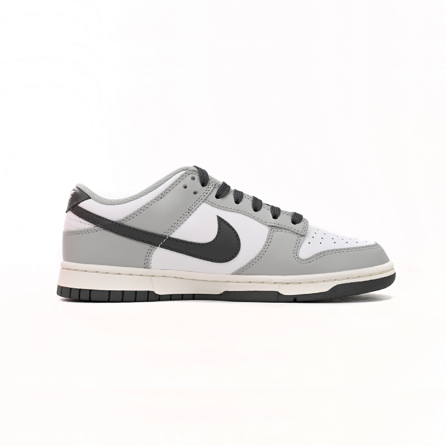 nike dunk low light smoke grey baskets vue latérale