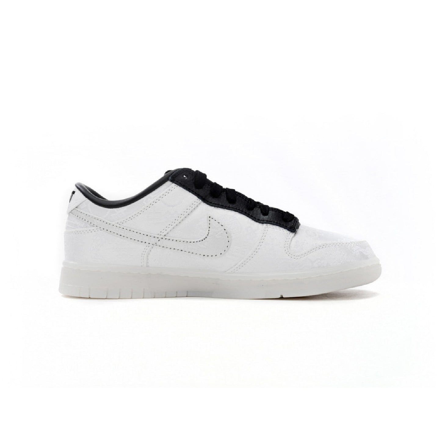 nike dunk low clot fragment joint names of three baskets vue latérale