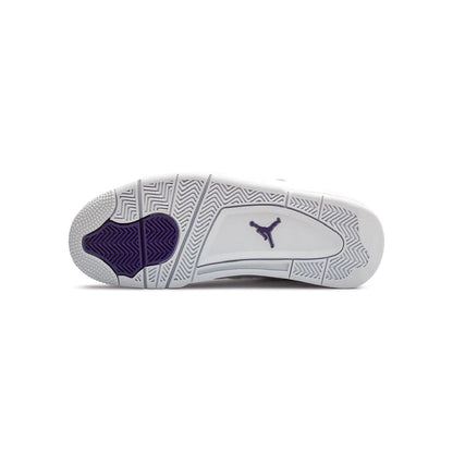 Air Jordan 4 Metallic Purple baskets homme et femme en cuir violet argent, détail tige