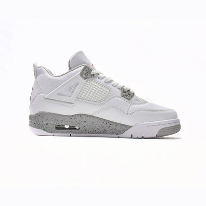 Air Jordan 4 White Oreo baskets homme et femme en cuir blanc, vue de profil