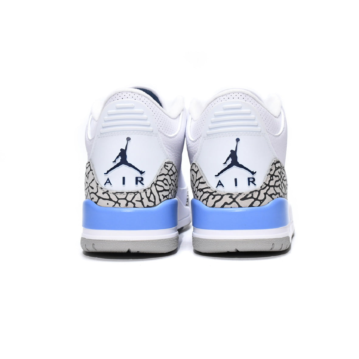 Air Jordan 3 UNC baskets homme et femme en cuir bleu, détail semelle