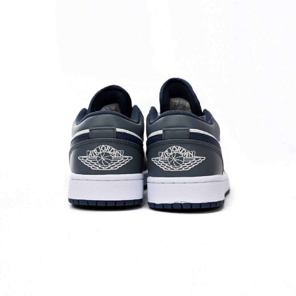 Air Jordan 1 Low White Gray Orchid baskets basses homme et femme en cuir blanc gris, vue de face