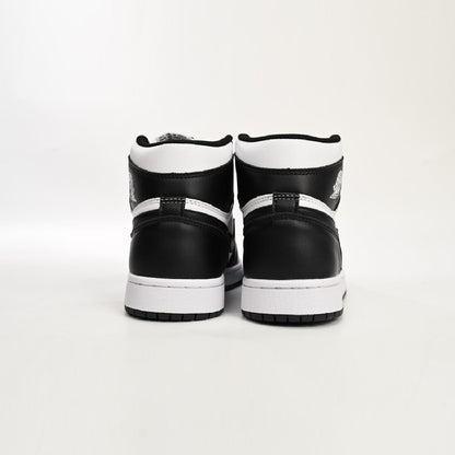 Air Jordan 1 High Black White baskets montantes homme et femme en cuir noir blanc, détail semelle