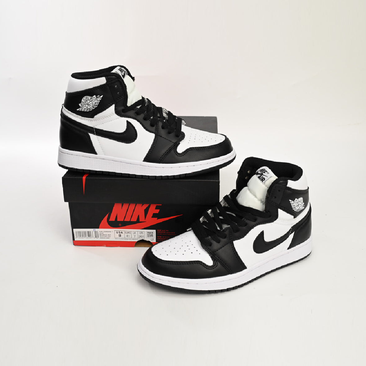 Air Jordan 1 High Black White baskets montantes homme et femme en cuir noir blanc, vue arrière